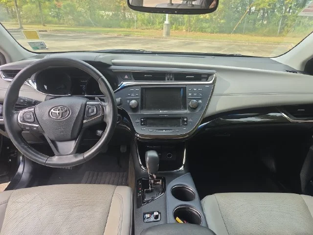 Used 2013 Black Toyota Limited image 25