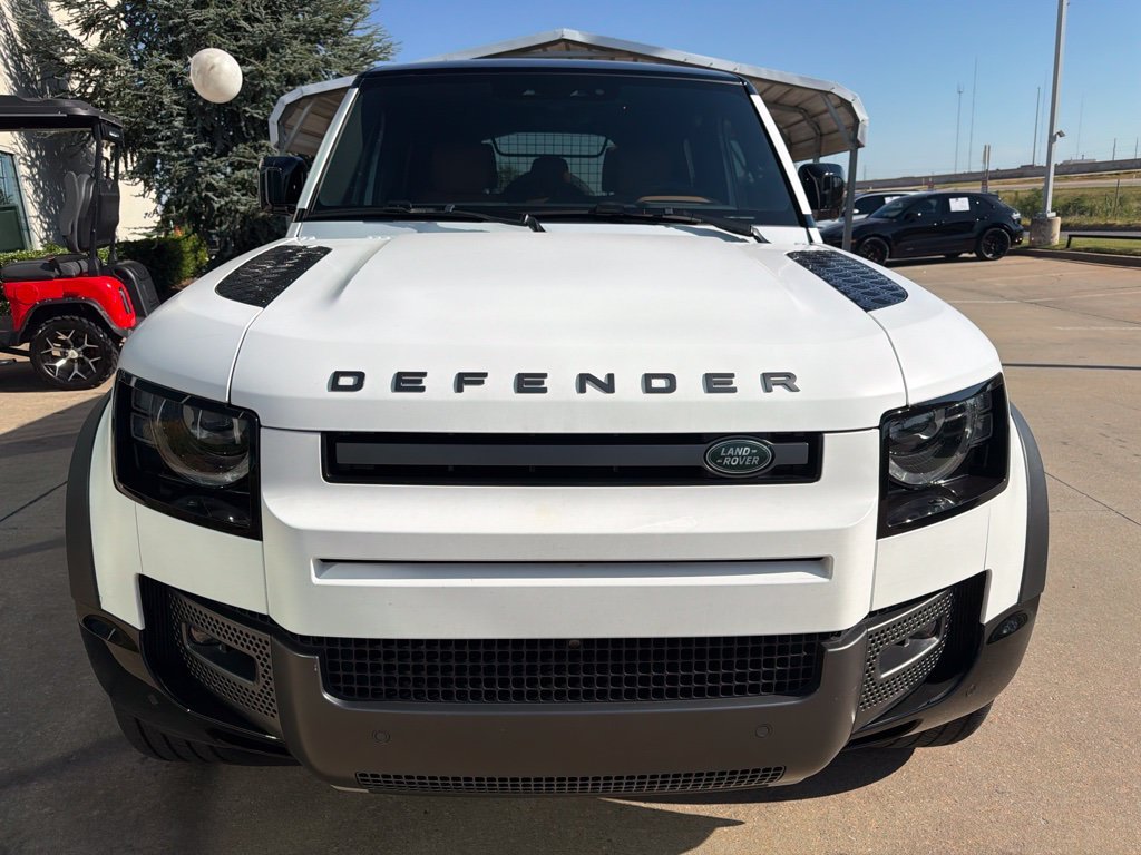 Used 2023 White Land Rover V8 image 8