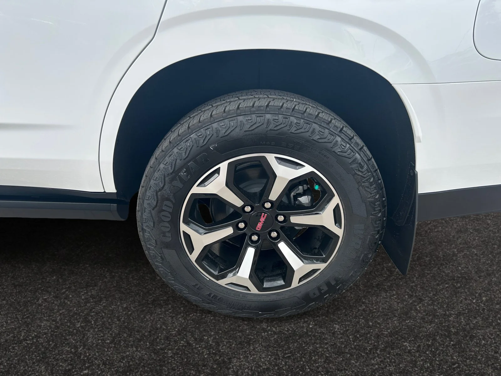 New 2026 Summit White GMC AT4 image 9