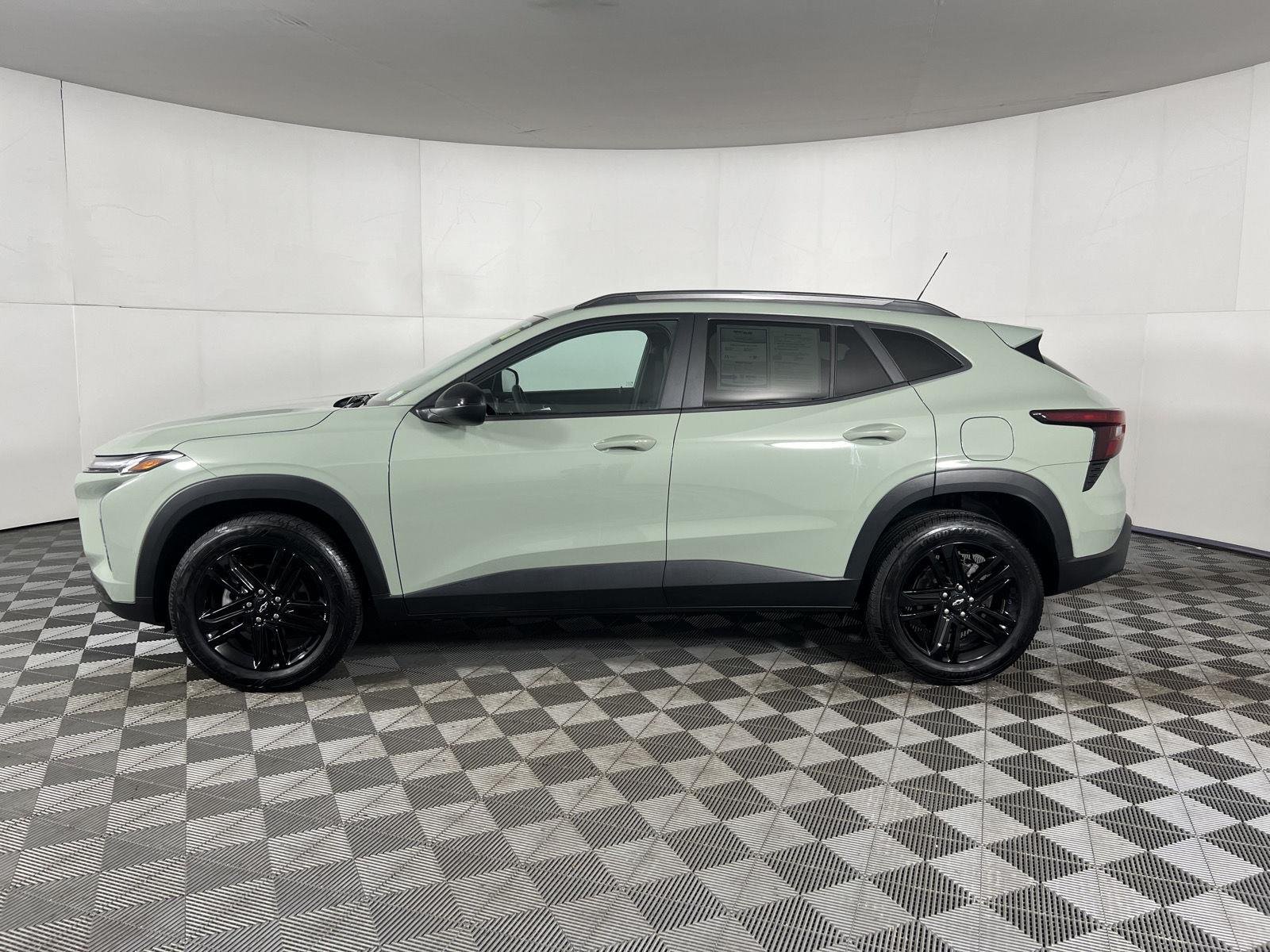 Used 2025 Cacti Green Chevrolet ACTIV image 23