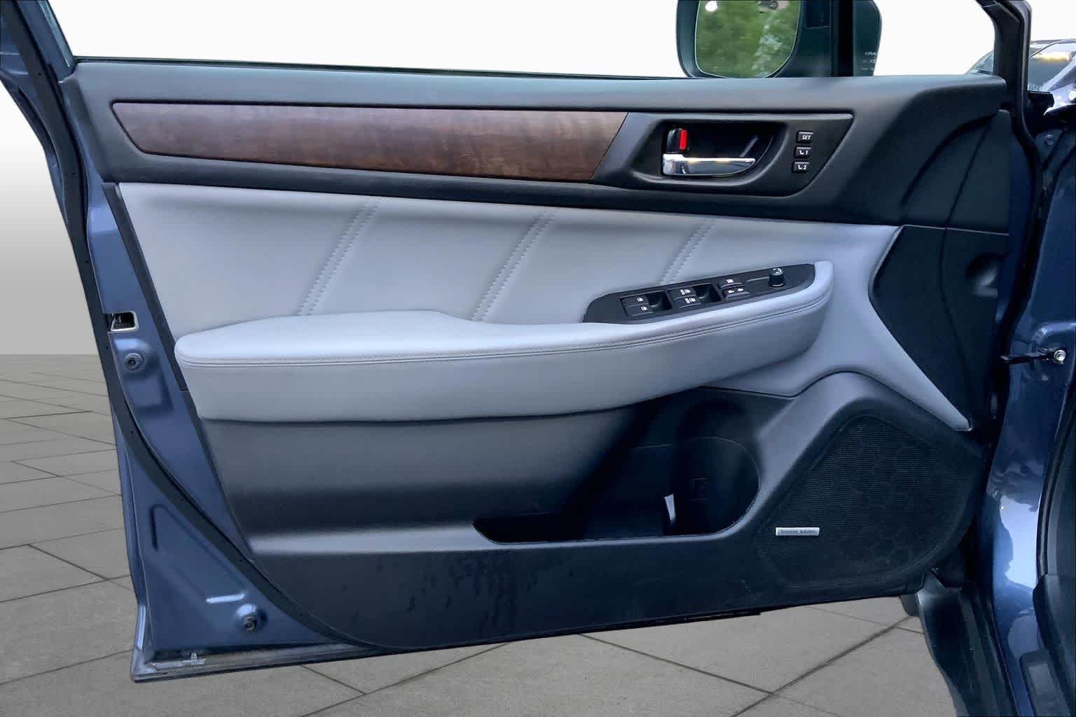 Used 2018 Twilight Blue Metallic Subaru Limited image 20