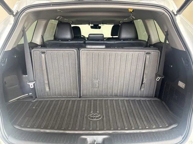 Used 2018 Blizzard Pearl Toyota XLE image 21