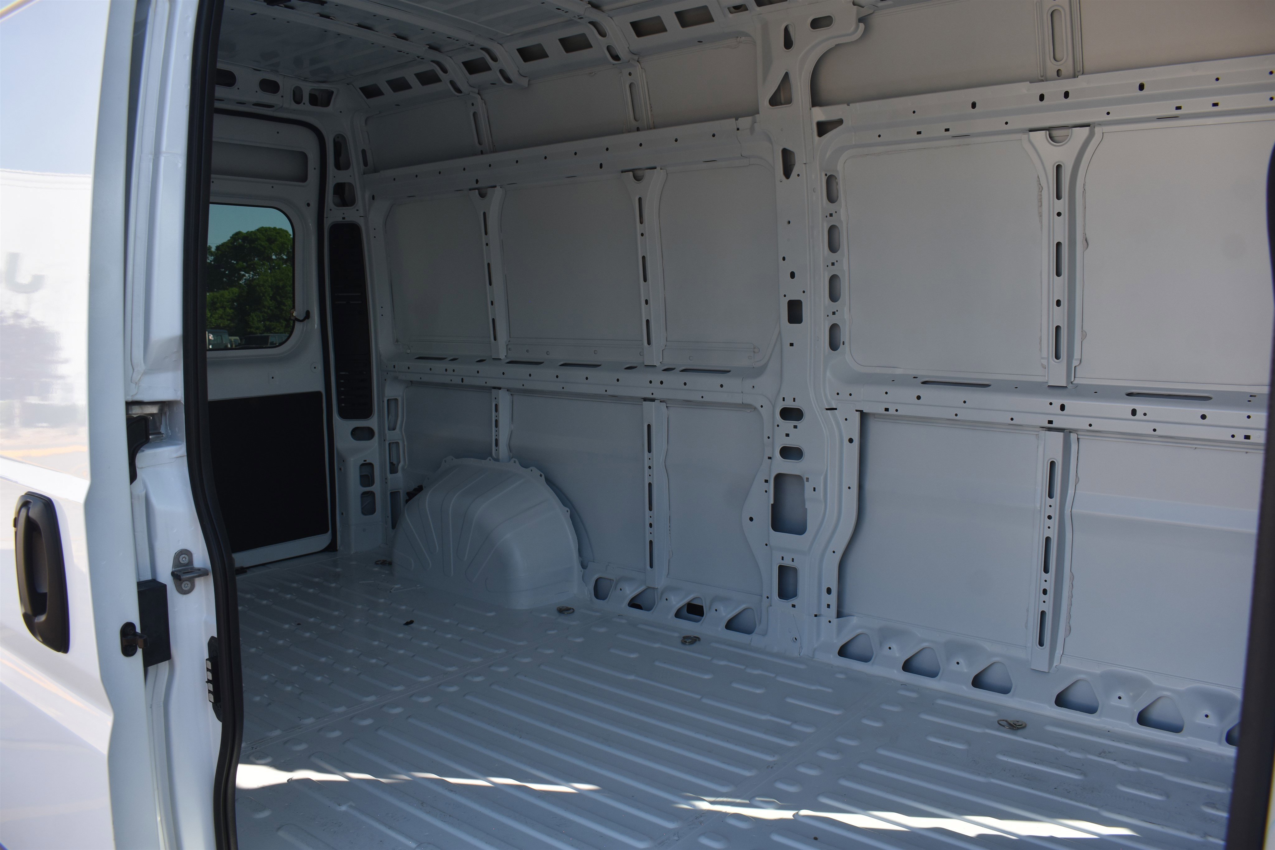 New 2026 Bright White Clear-Coat Exterior Paint RAM Tradesman image 16