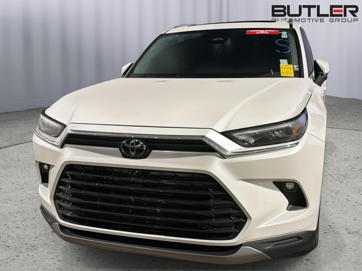 Used 2024 Wind Chill Pearl Toyota Limited image 3
