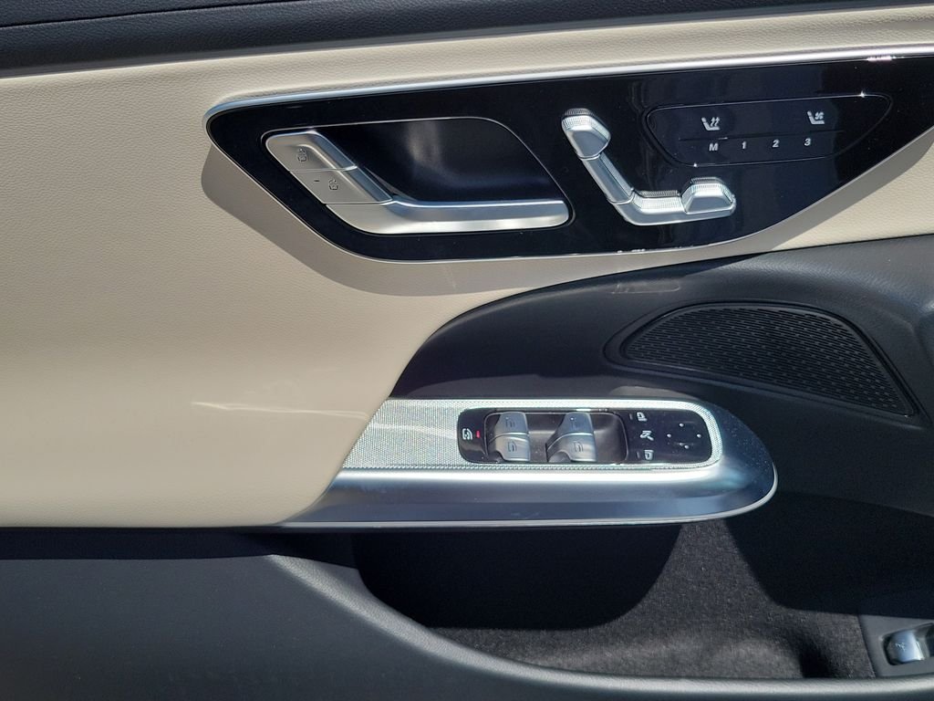 New 2026 MANUFAKTUR Moonlight White Metallic Mercedes-Benz E 350 image 18
