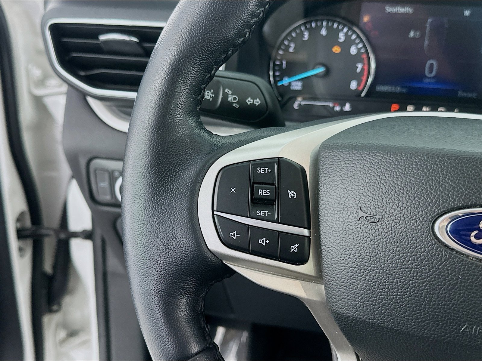 2022 Ford Explorer XLT - Photo 14