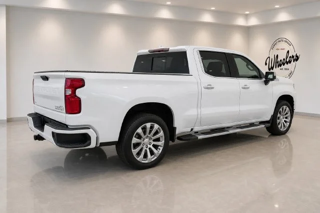 Used 2019 IRIDESCENT PEARL TRICOAT Chevrolet High Country image 4