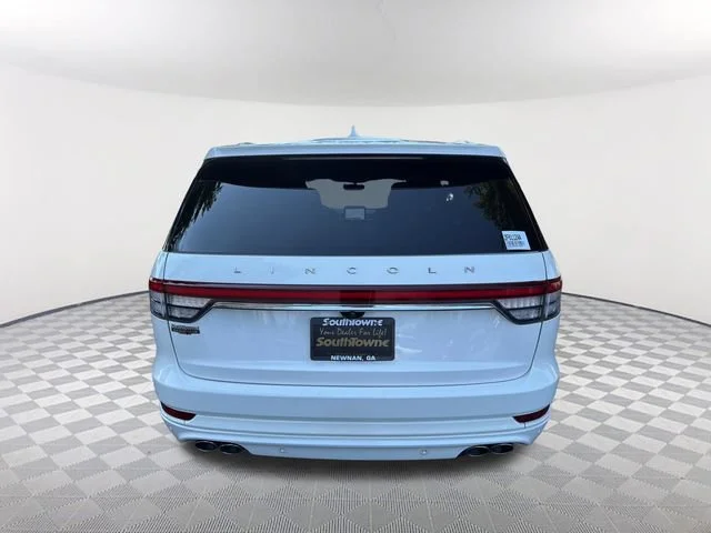Used 2021 White Lincoln Reserve image 6
