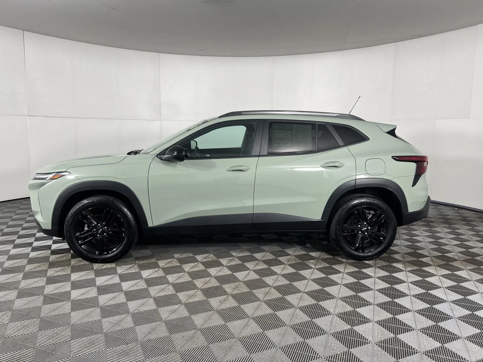 Used 2025 Cacti Green Chevrolet ACTIV image 23