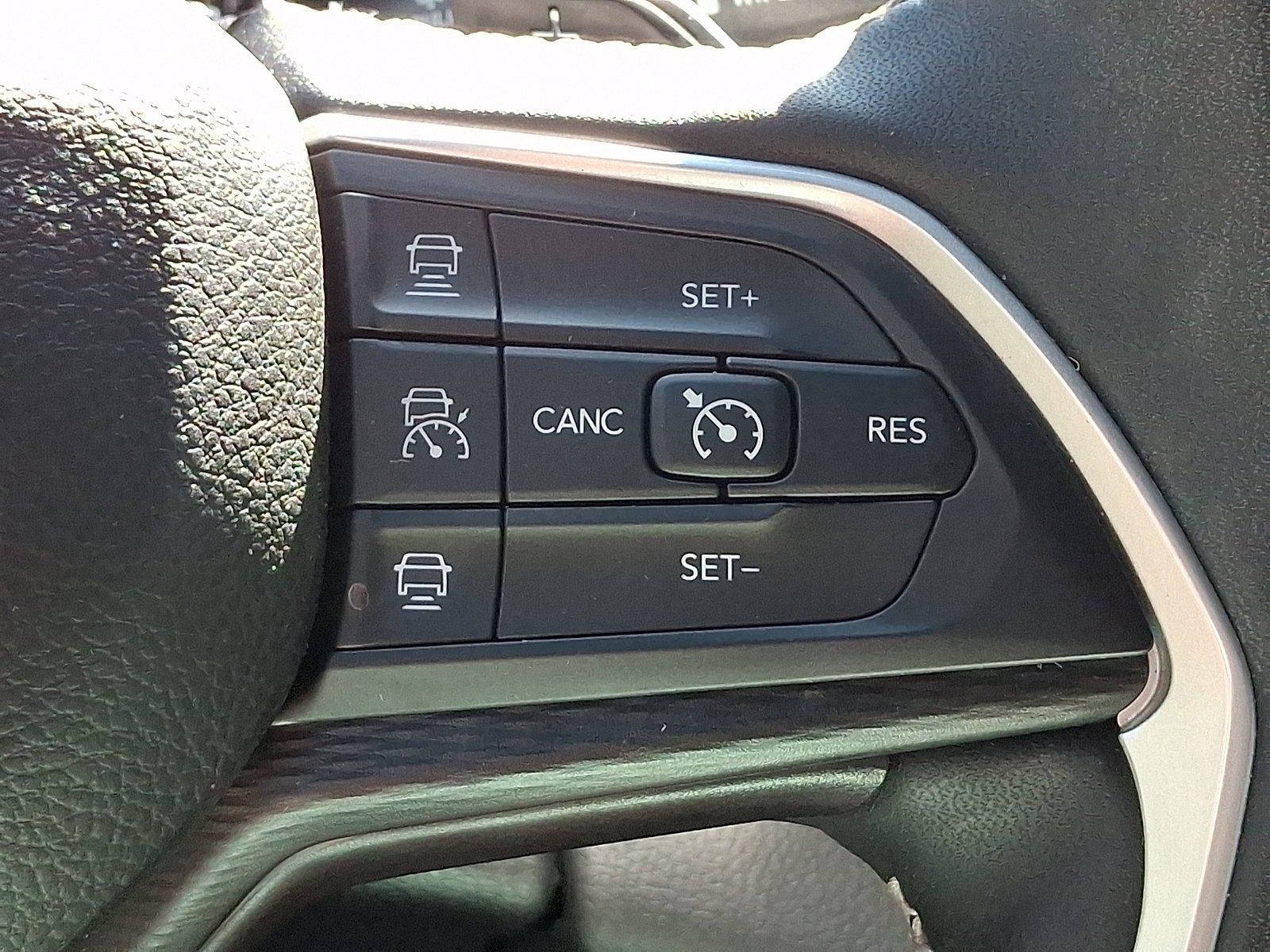 Used 2023 Bright White Clearcoat Jeep Altitude image 22