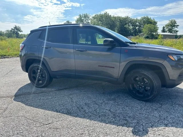 Used 2024  Jeep Trailhawk image 11