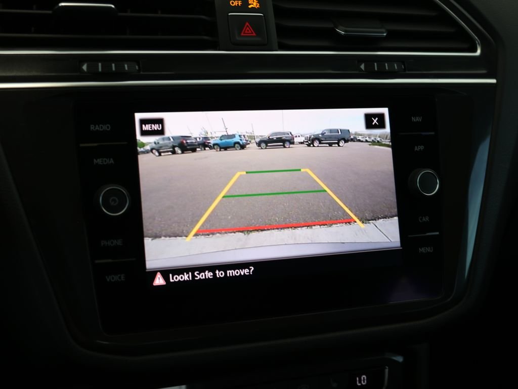 Used 2018 Gray Volkswagen 2.0T SEL image 12