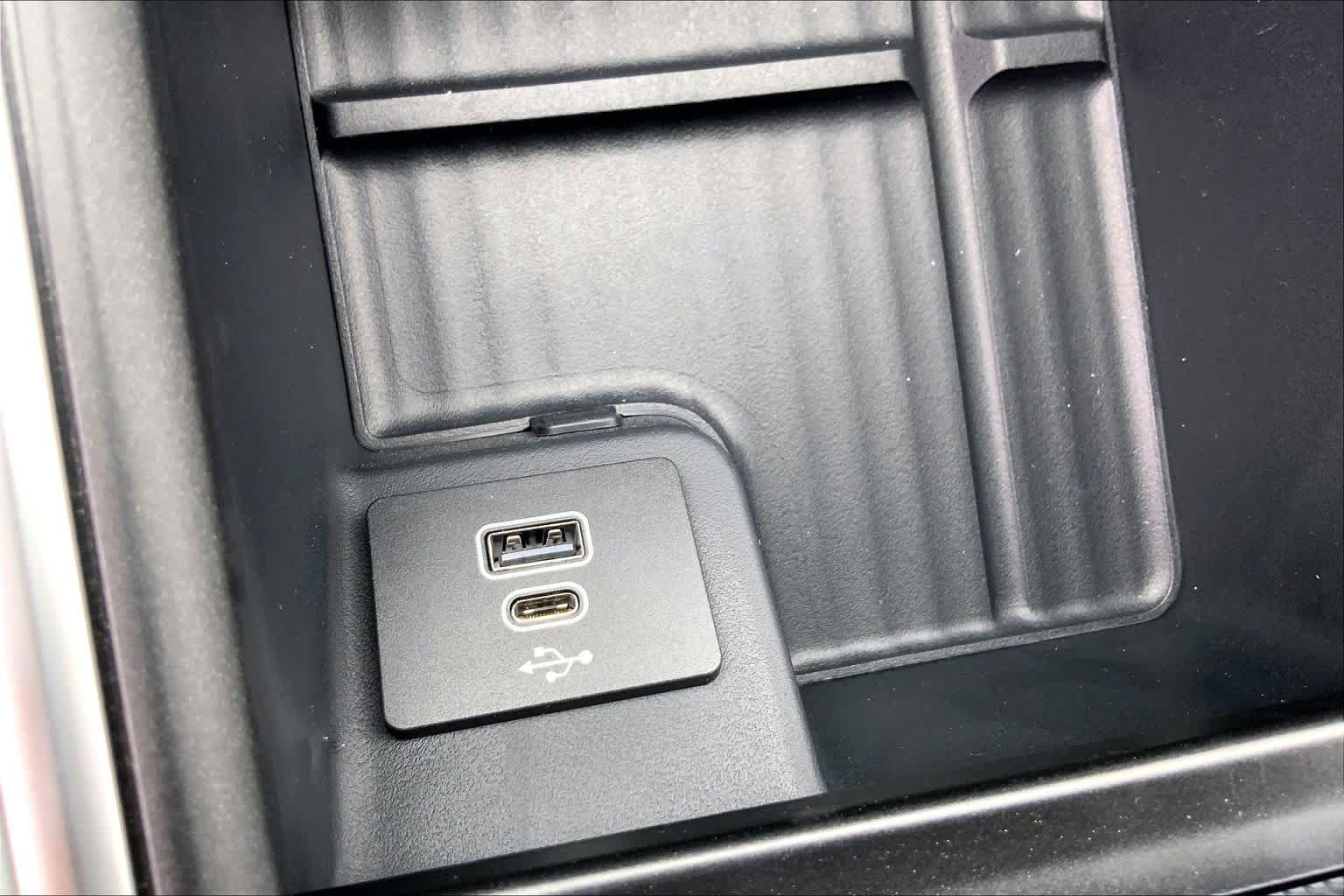New 2026 Agate Black Metallic Ford MAX Platinum® image 19