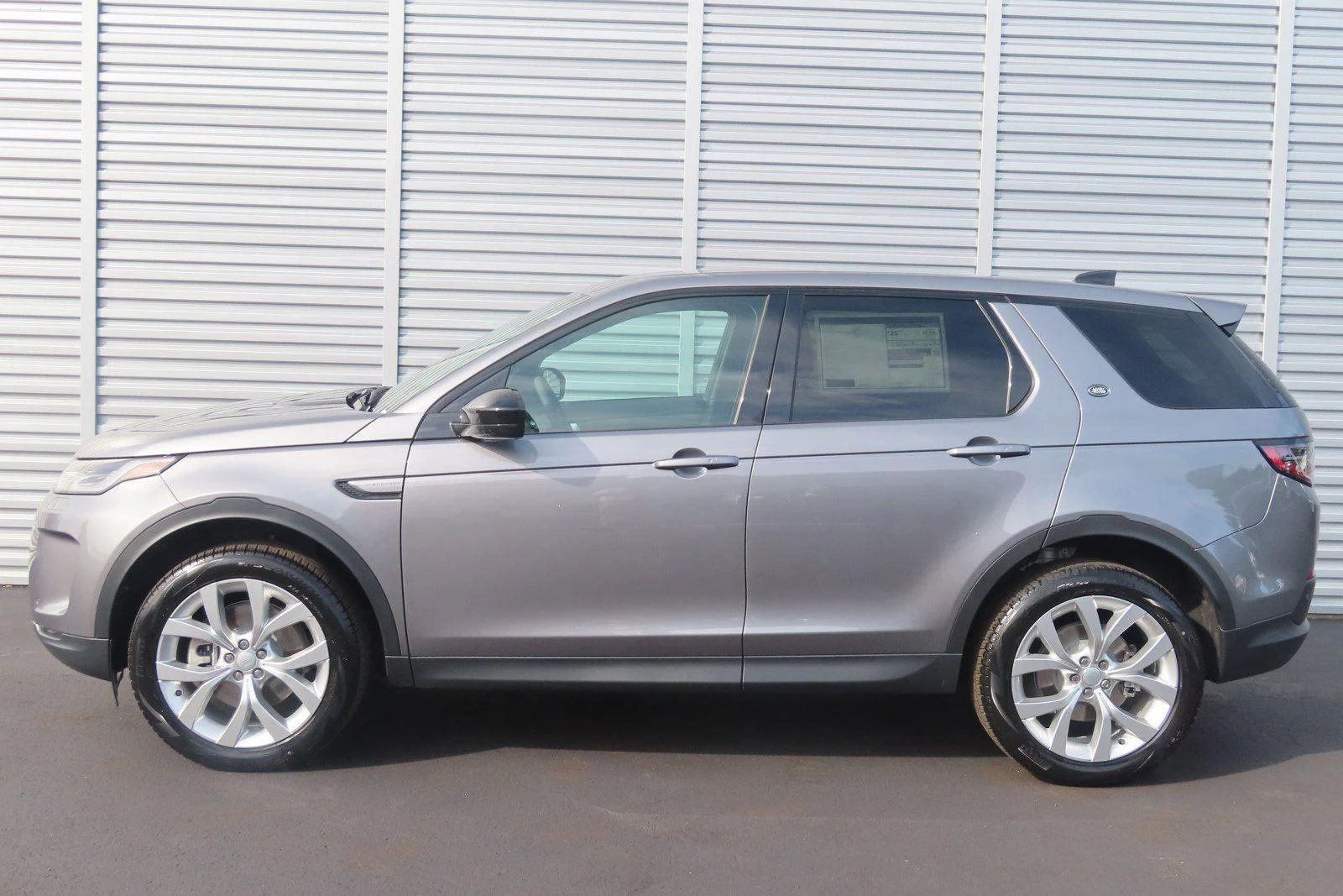 Used 2023 Eiger Grey Metallic Land Rover SE image 8