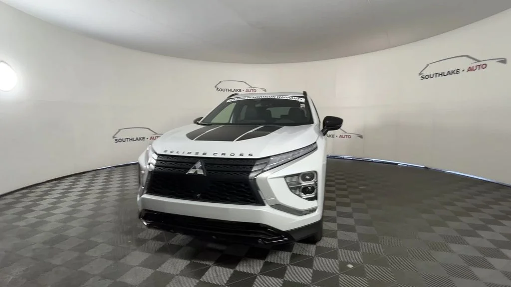 New 2025 White Mitsubishi BLACK EDITION 1.5T S-AWC image 4