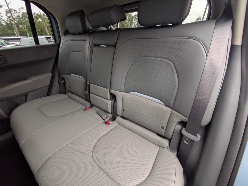 New 2027 Frost Blue Kia Wind image 14