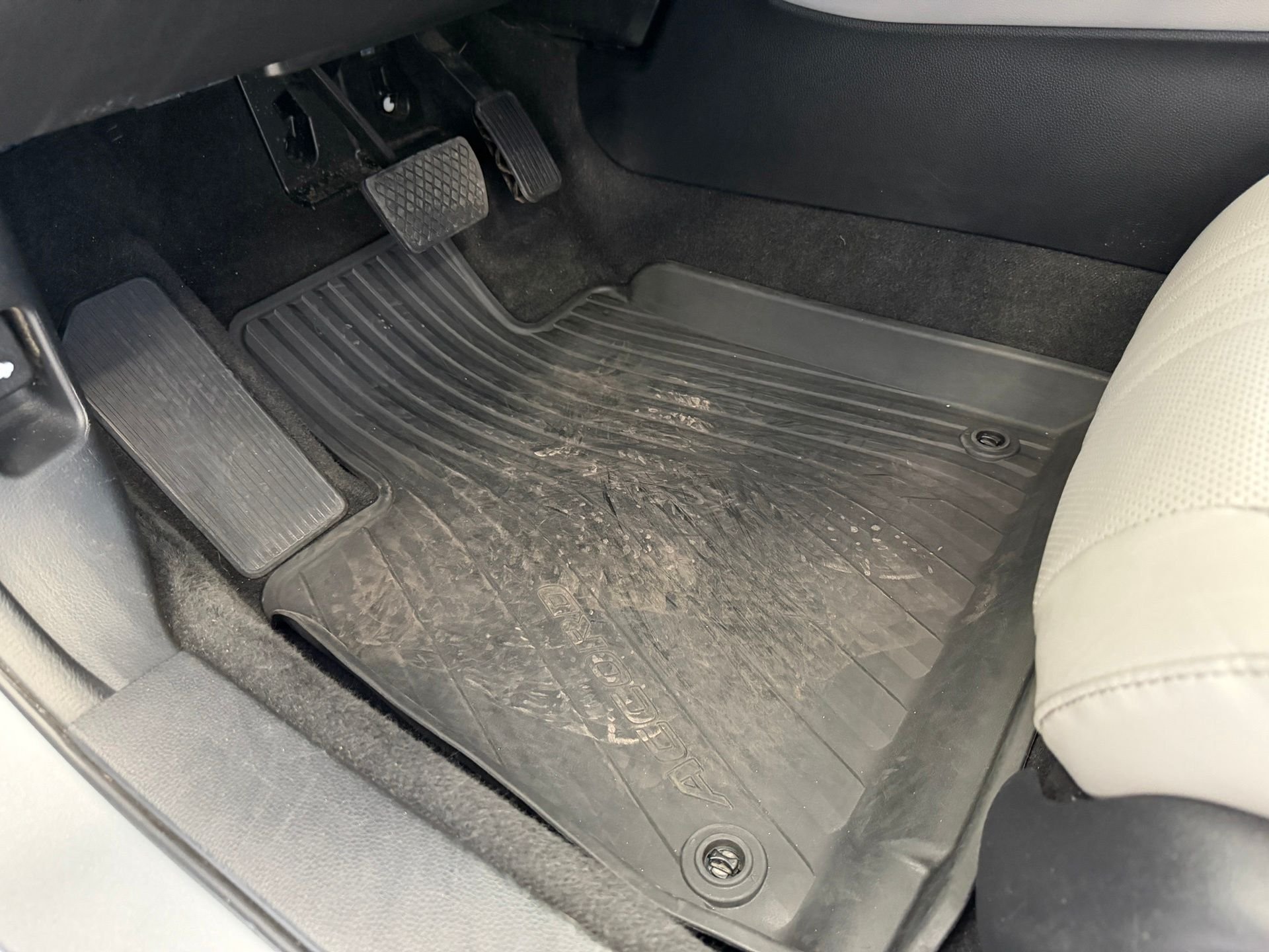Used 2018 Silver Honda Touring image 27