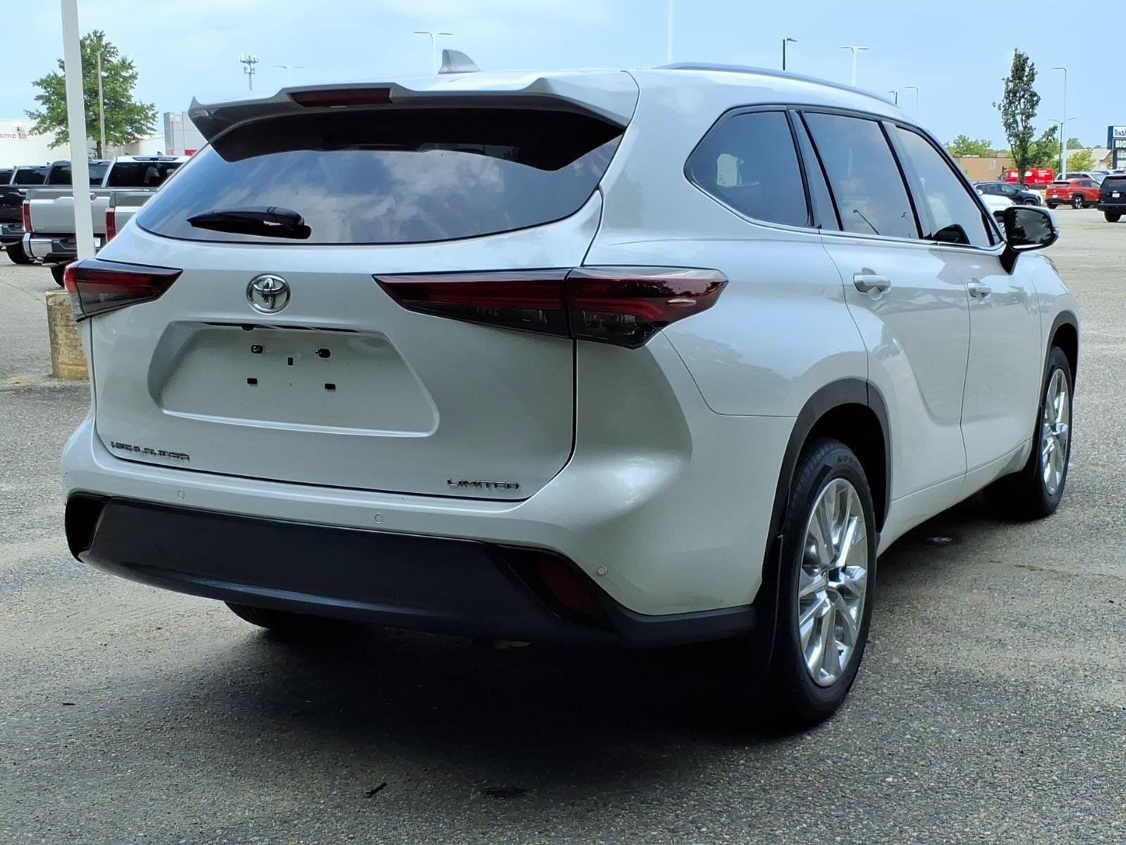 Used 2024 Wind Chill Pearl Toyota Limited image 11