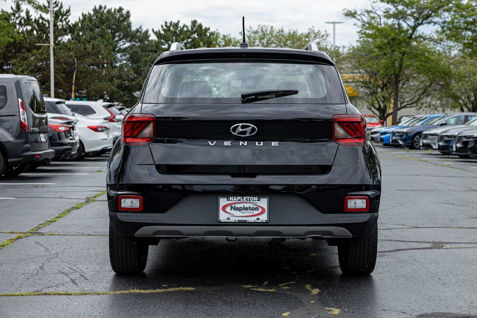 Used 2023 Onyx Black Hyundai SEL image 6