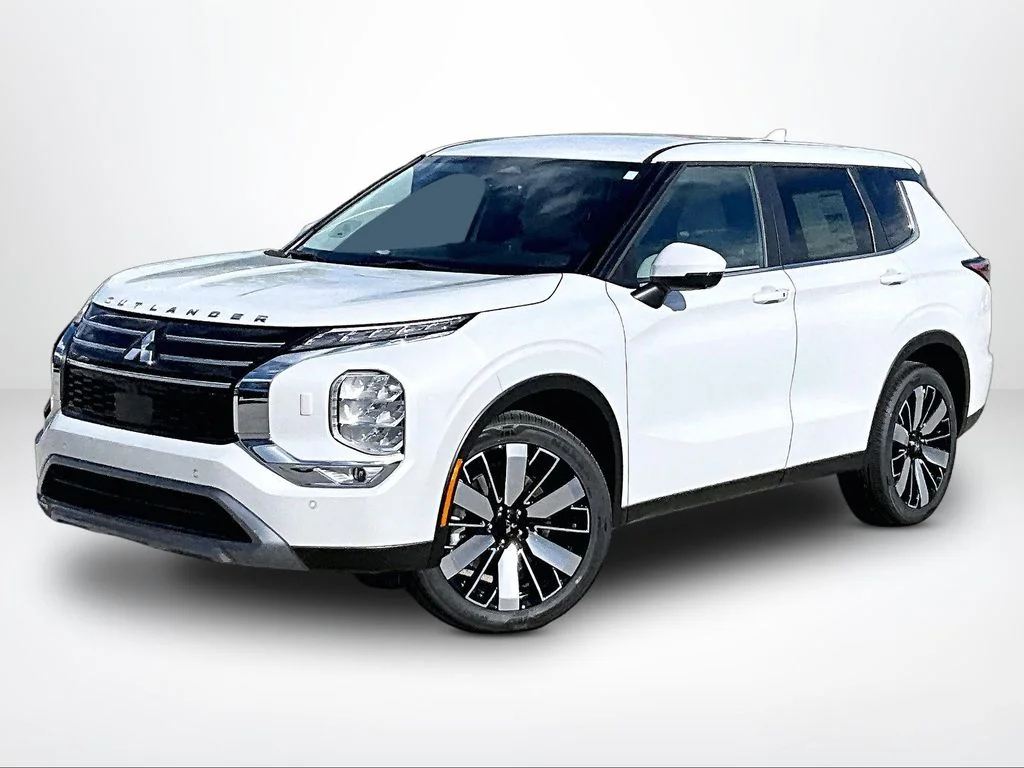 New 2026 White Mitsubishi SE image 2