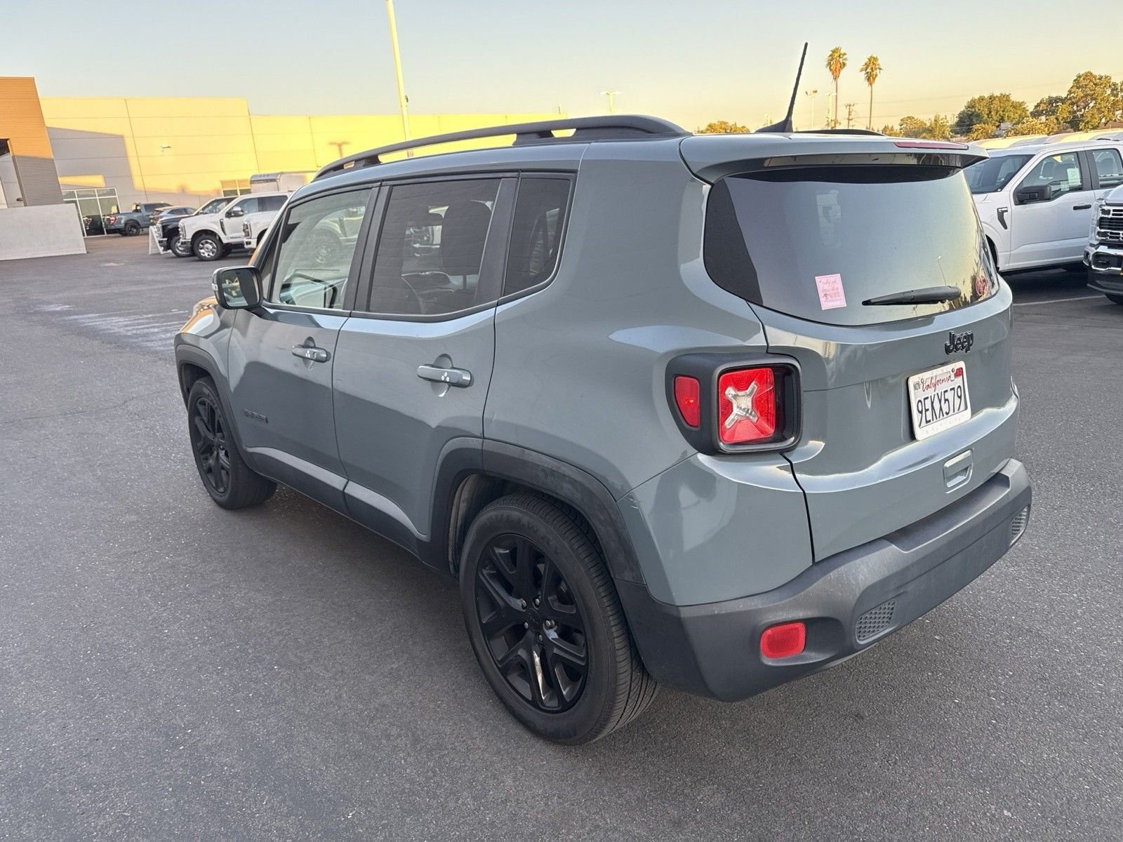 Used 2018 Gray Jeep Latitude image 7