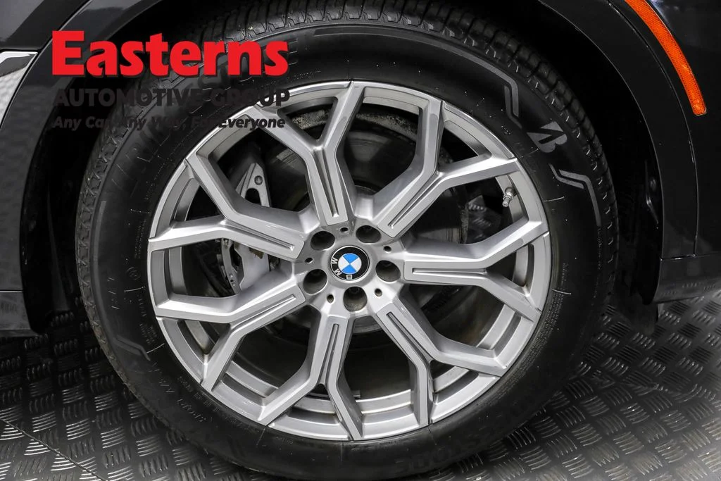 Used 2022 Gray BMW xDrive40i image 29