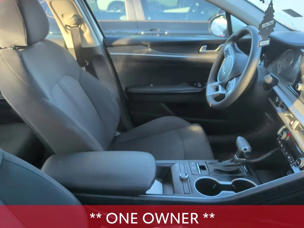 Used 2023 White Kia LXS image 2