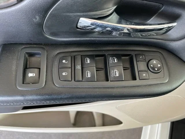 Used 2019 White Knuckle Clearcoat Dodge SE image 36