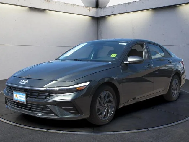 Used 2024 Gray Hyundai SEL image 1