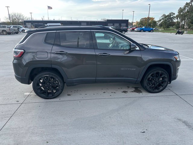 Used 2018 Gray Jeep Limited image 5