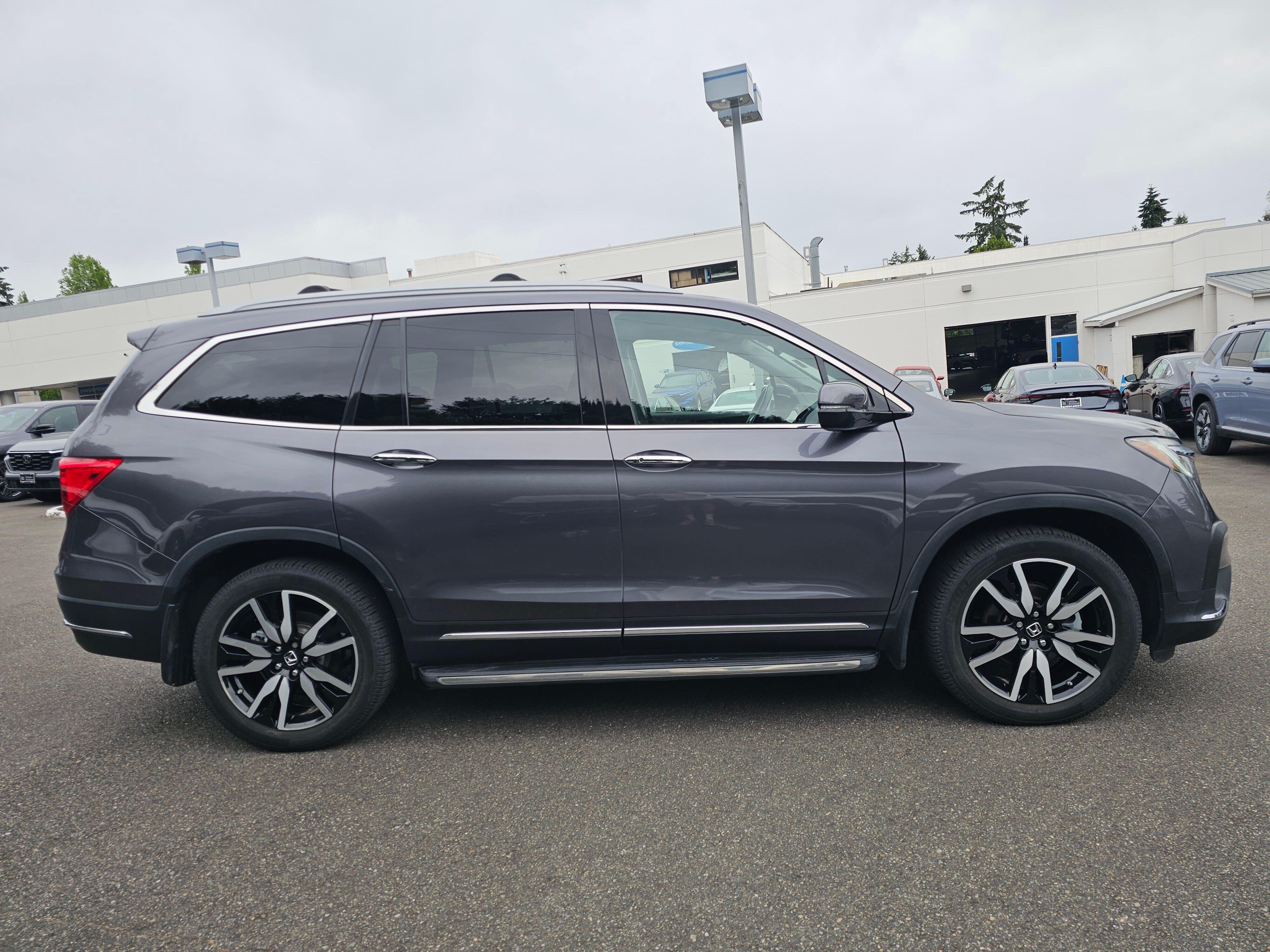Used 2019 Modern Steel Metallic Honda Touring image 8