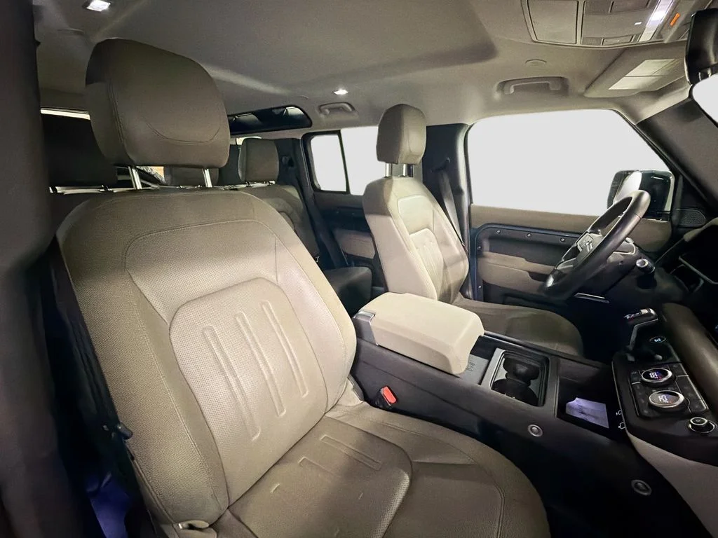 Used 2020 Tasman Blue Metallic Land Rover S image 27