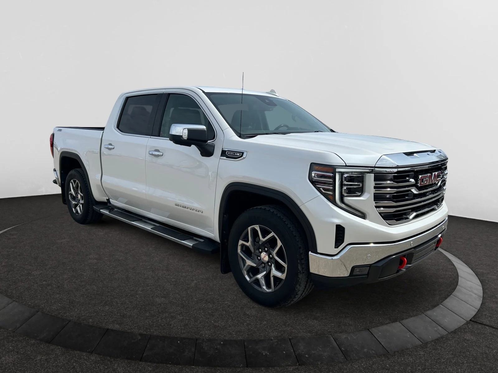 Used 2022 White GMC SLT Crew Cab image 7