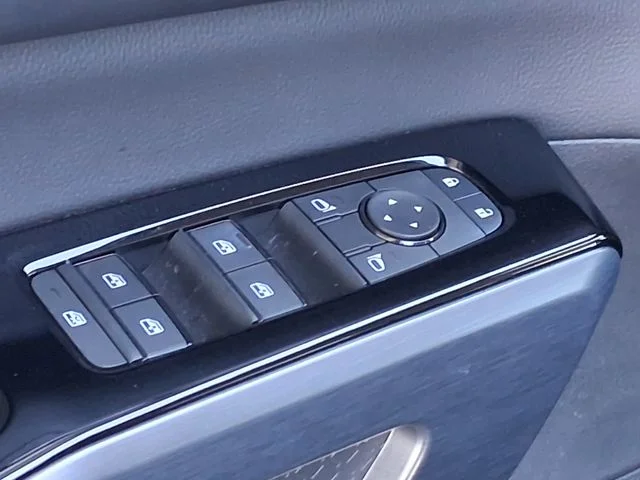 Used 2025 Black Nissan SL image 17