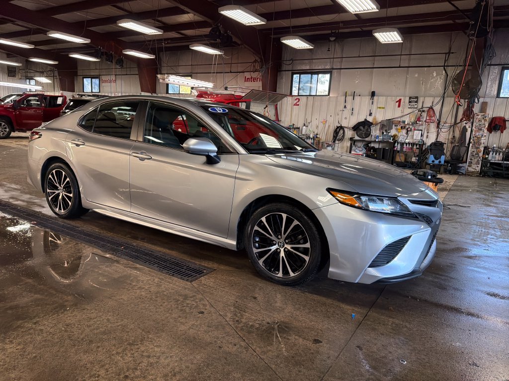 Used 2019 Silver Toyota SE image 7