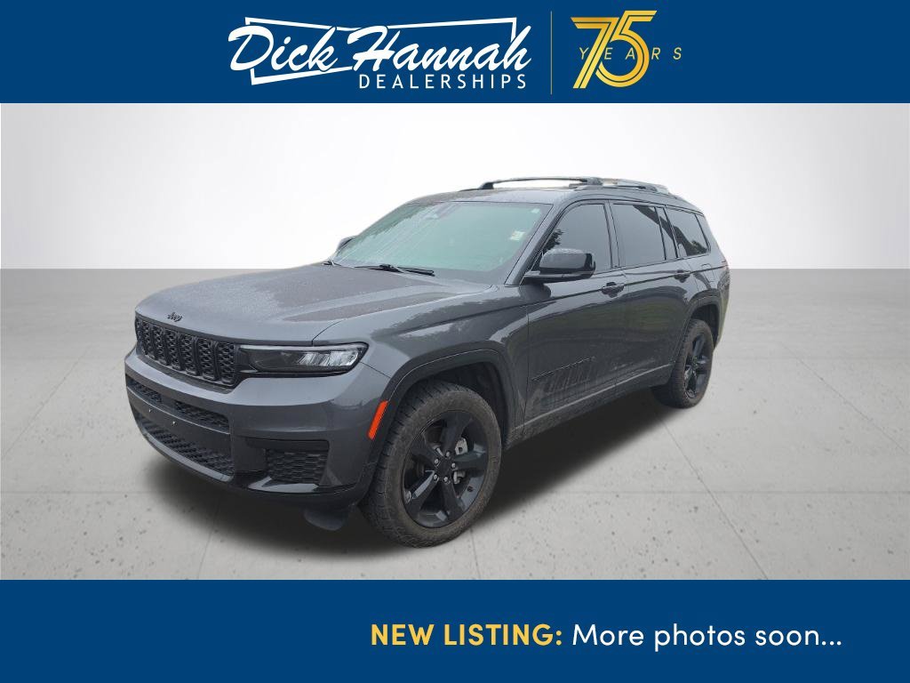 Used 2022 Gray Jeep Altitude image 1