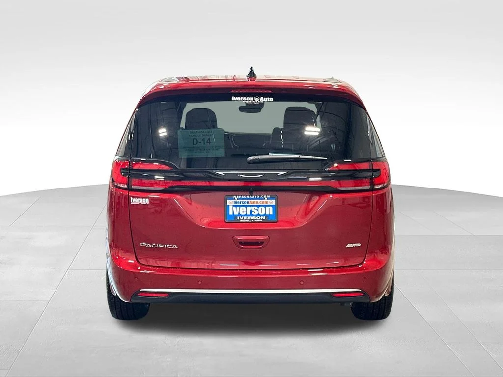 New 2027 Red Hot Pearl-Coat Exterior Paint Chrysler Select image 6