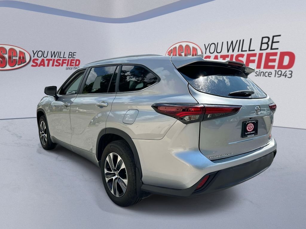 Used 2024 Silver Toyota XLE image 5
