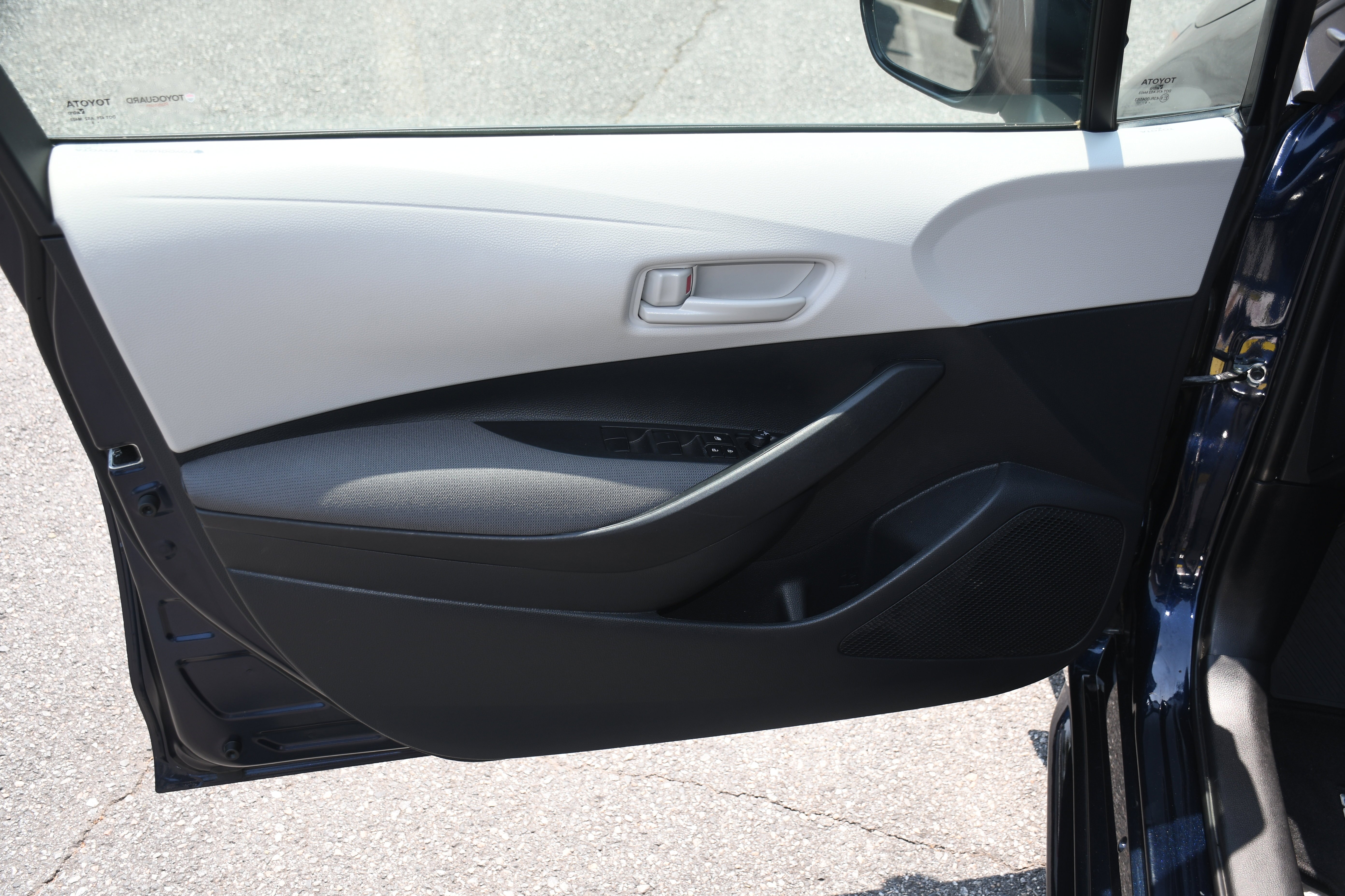 Used 2025  Toyota LE image 9