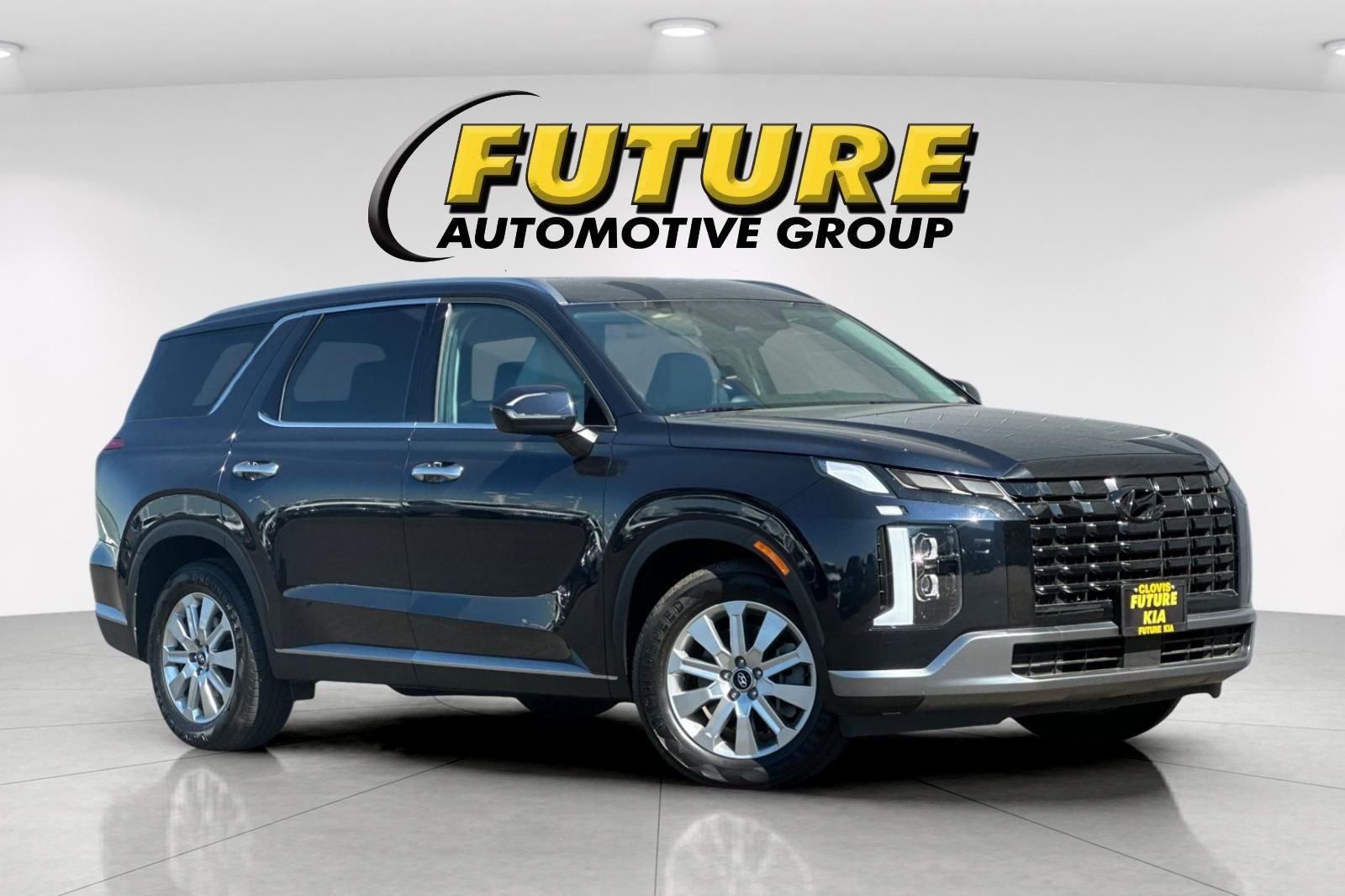 Used 2025 White Hyundai SEL image 1
