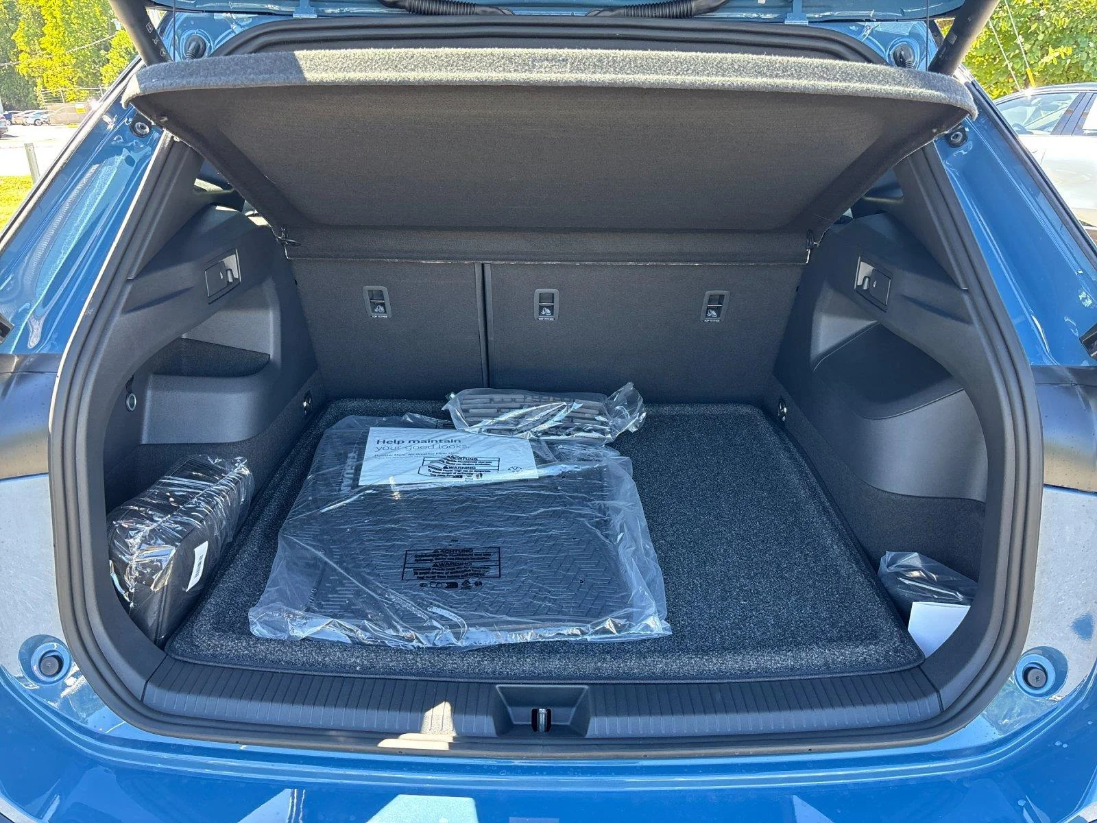 New 2026 Monterey Blue w/Deep Black Roof Volkswagen SE R-Line Black image 34