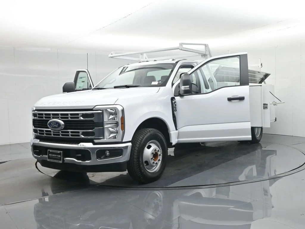 2026 Ford F-350 Super Duty Chassis Cab XL - Photo 30
