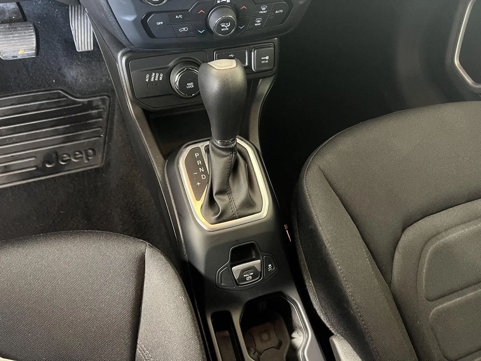 Used 2020 Colorado Red Clearcoat Jeep Latitude image 13