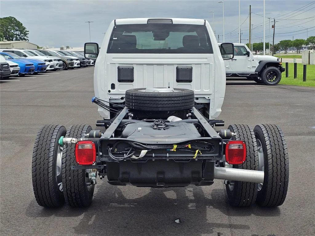 New 2026 Bright White Clearcoat RAM Tradesman image 12