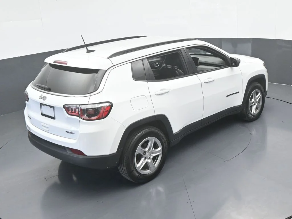 Used 2023 Bright White Clearcoat Jeep Latitude image 47