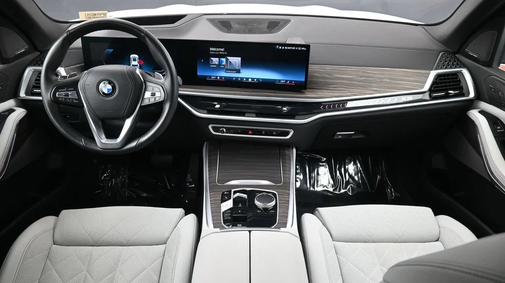 Used 2024 White BMW sDrive40i image 4
