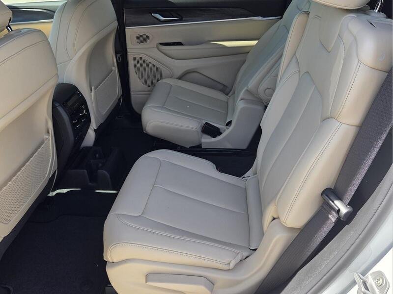 New 2027 Bright White Clearcoat Jeep LIMITED 4X2 image 12