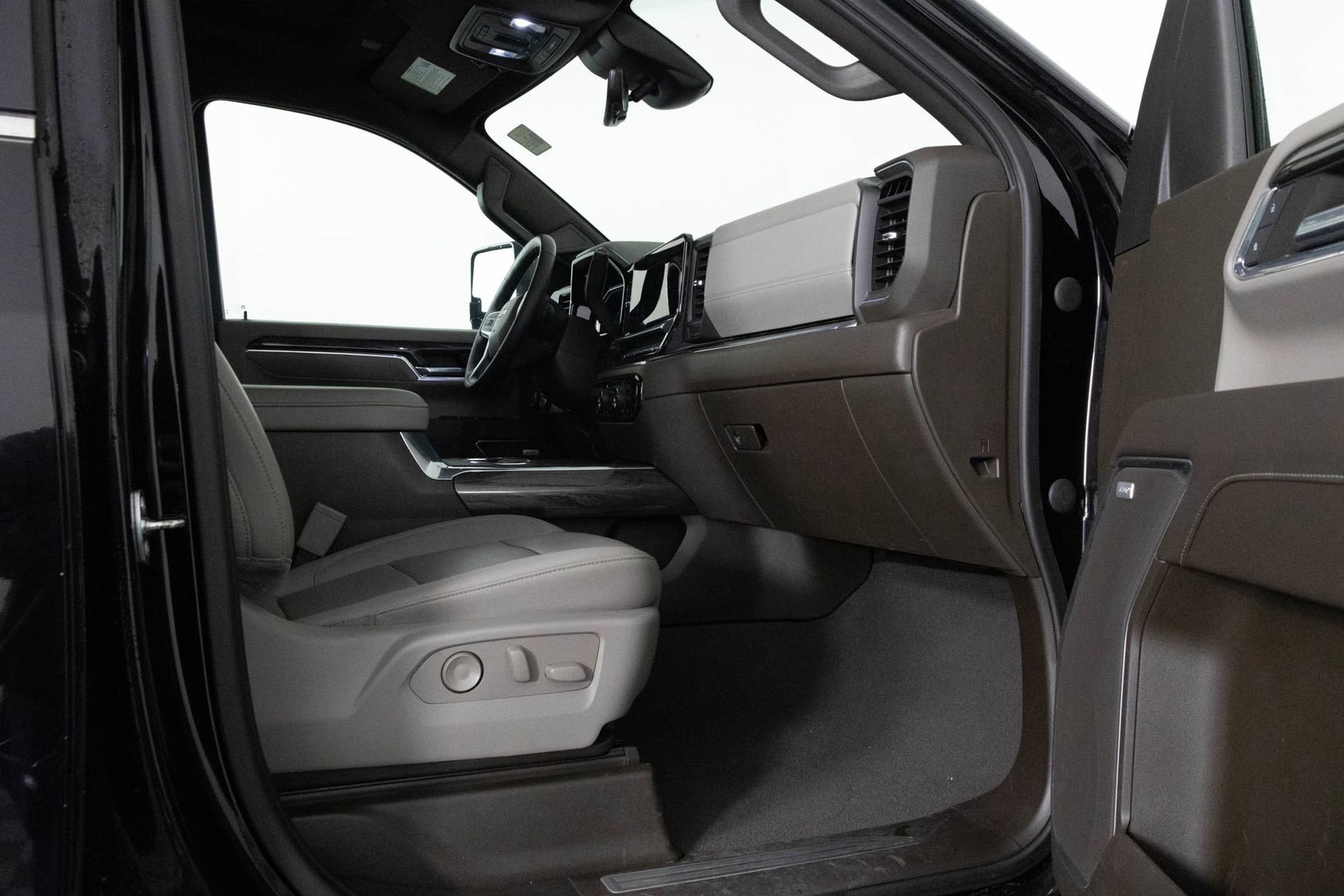 2024 CHEVROLET SILVERADO HD - Image 41