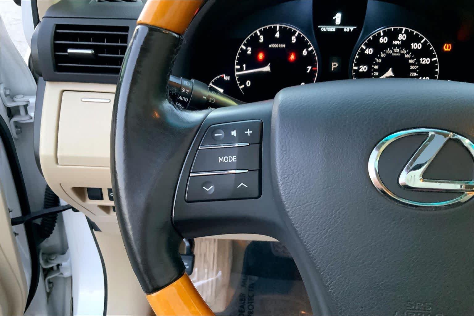 Used 2010 Starfire Pearl Lexus  image 21