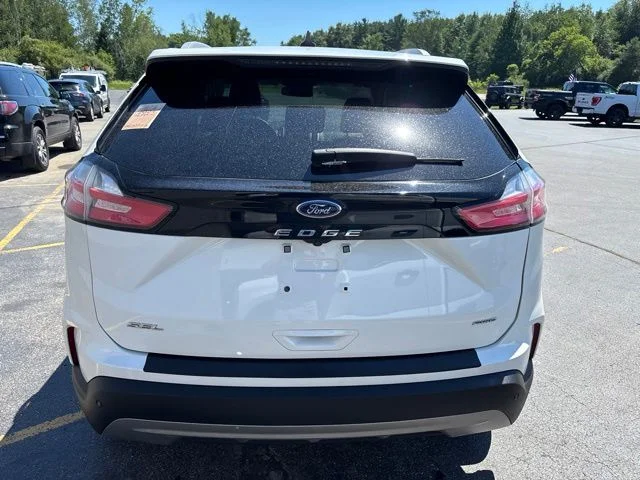 Used 2024 White Metallic Ford SEL image 4